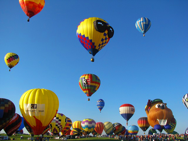 hot-air-balloon-2056894_640