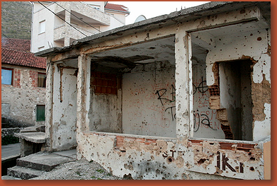 民族浄化によって破壊された家。サラエボにて